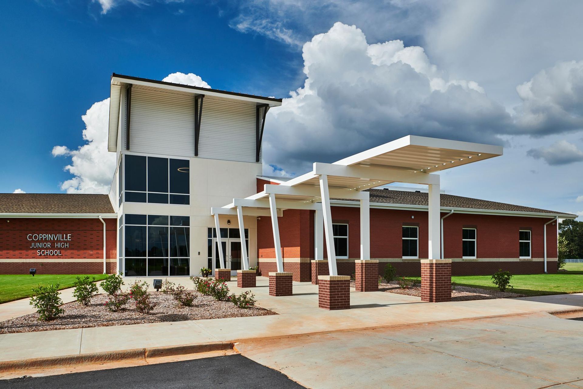 a large brick building with the word prattville on it