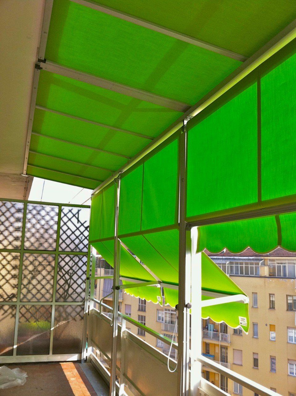 Tenda a guida verde acceso