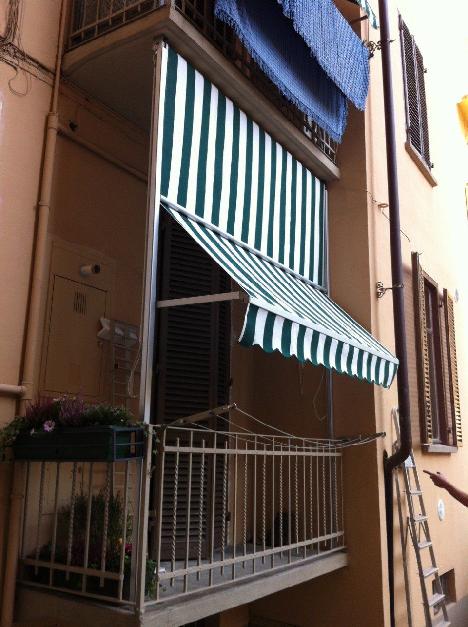 Tenda a guida a righe bianche e verdi