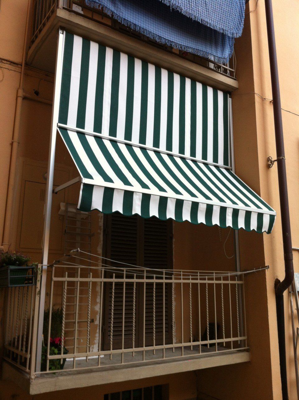 Tenda a guida estiva a righe bianche e verdi