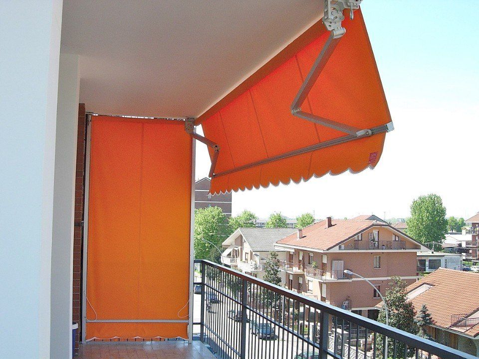 Tenda per terrazzo arancione