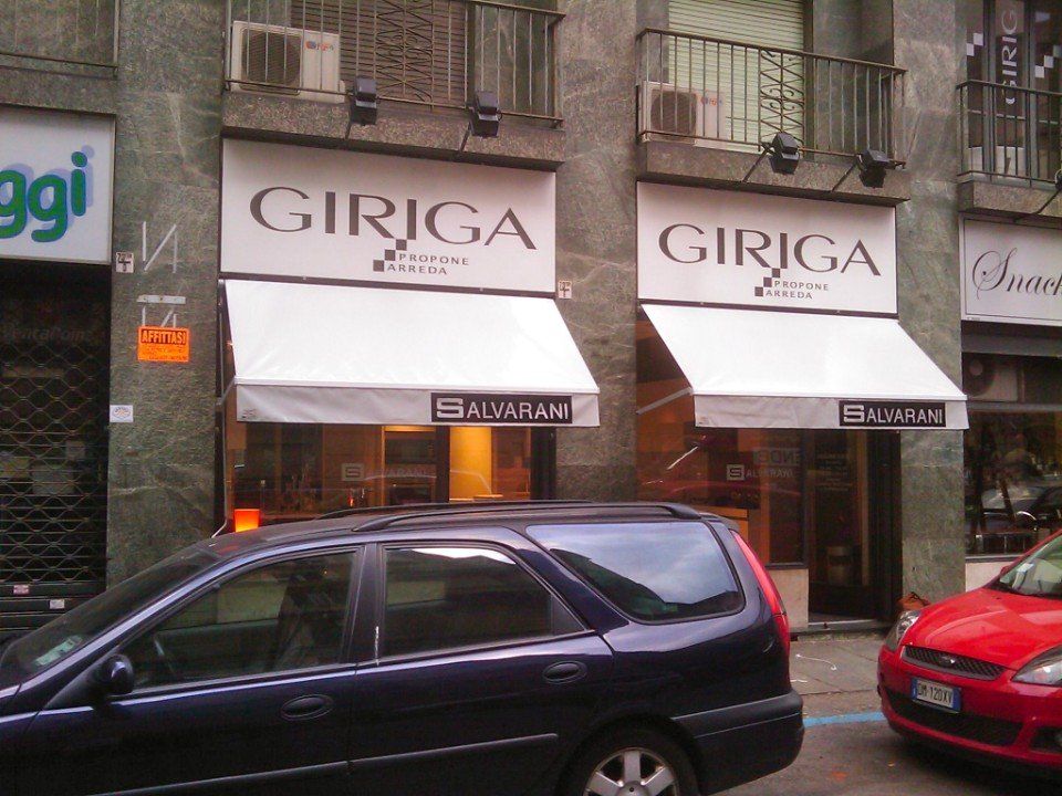 Tende alla pantalera del negozio Giriga