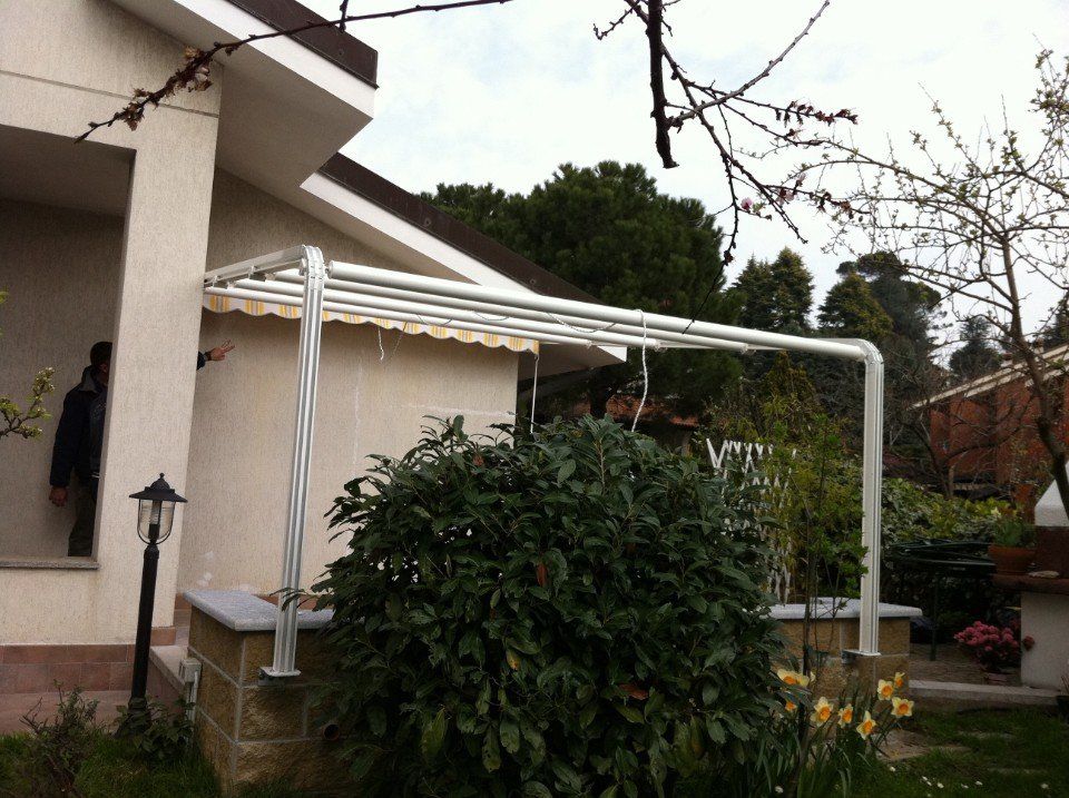 Struttura di tende a capanna