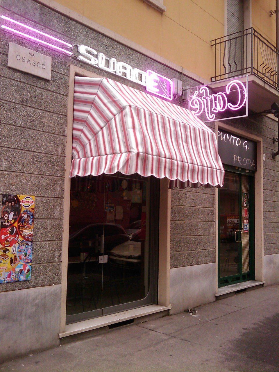 Tenda a capote a righe