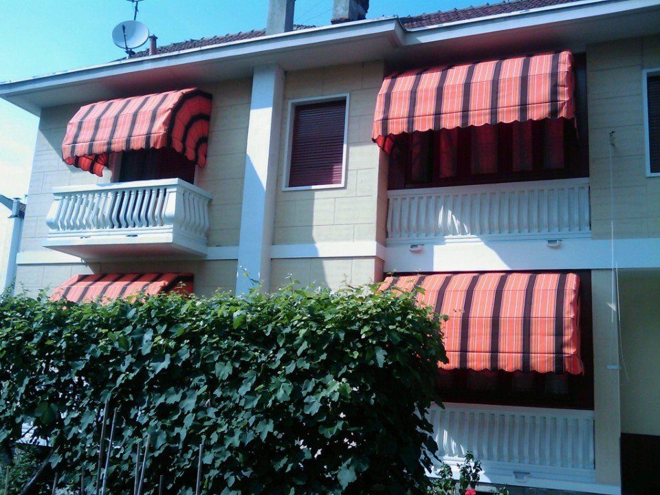 Palazzo con tende a capote coordinate