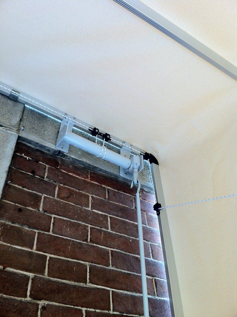 Tende da sole bianche con motore