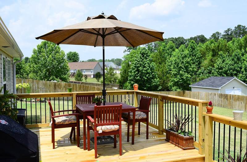 corner of new deck with black metal balusters