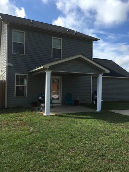 covered patio with white columns
