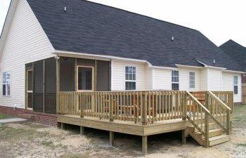new deck in back of house off of screeen porch