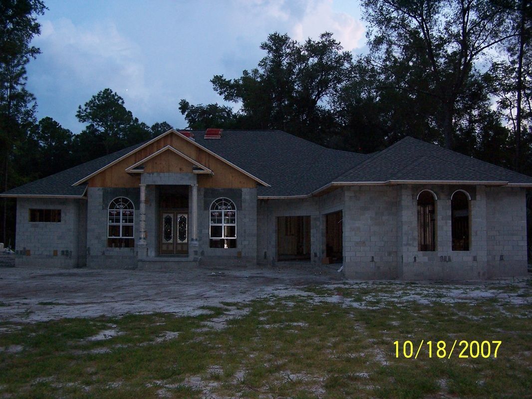 A picture of a house that was taken on october 18 2007