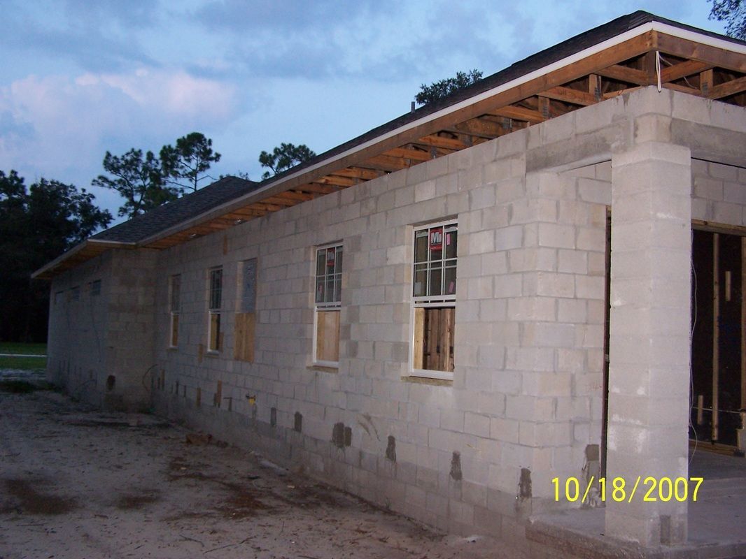 A picture of a building that was taken on october 18 2007