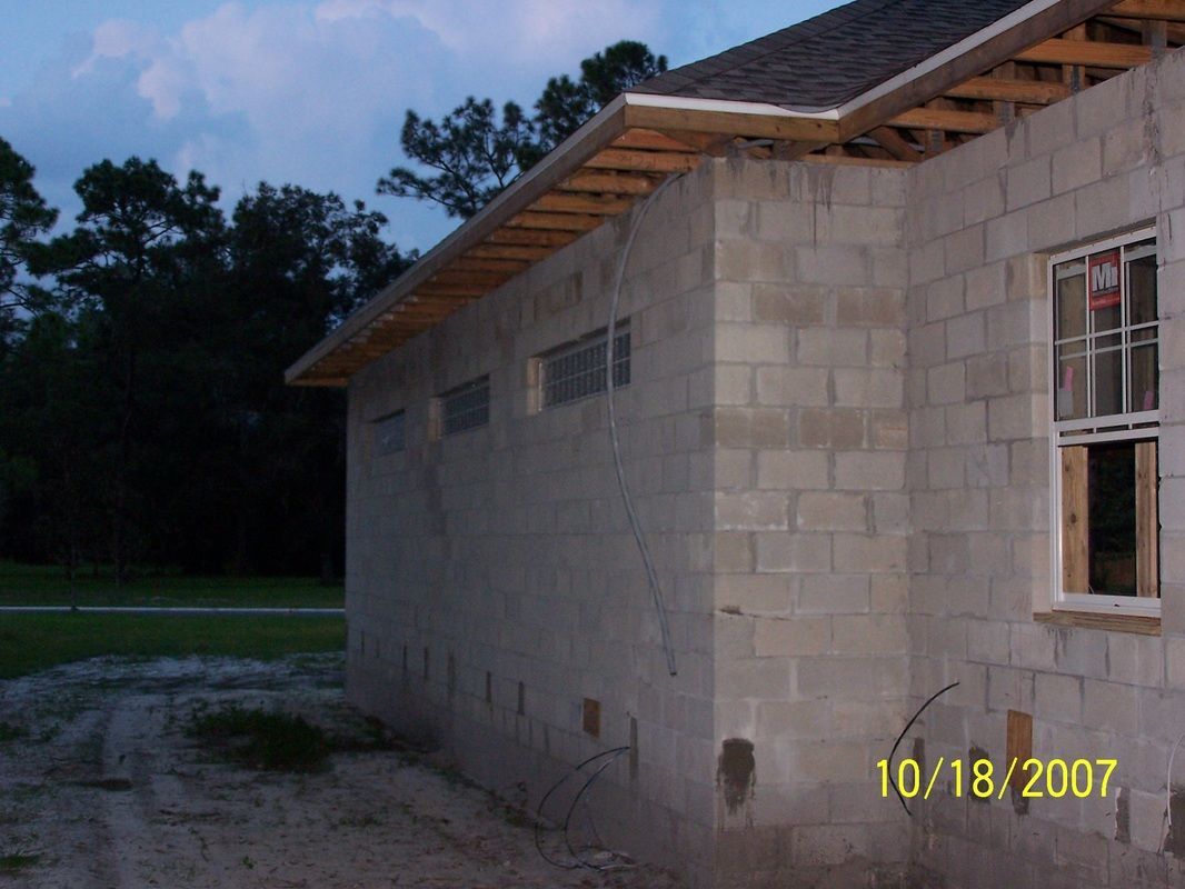 A picture of a house that was taken on october 18 2007
