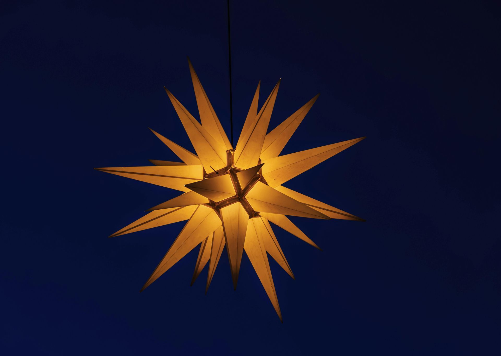 Een warme en bijzondere avond in de donkere dagen voor kerst
Datum: Dinsdag 9 december 2025