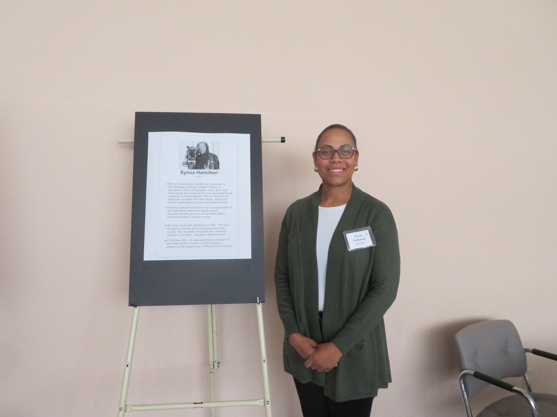 Sylvia Hamilton sing with woman