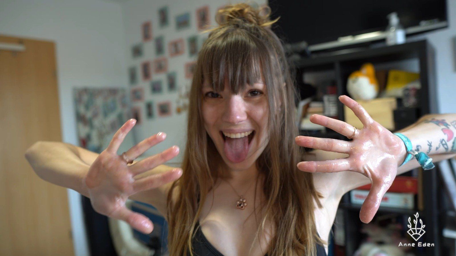Anne Eden Handjob