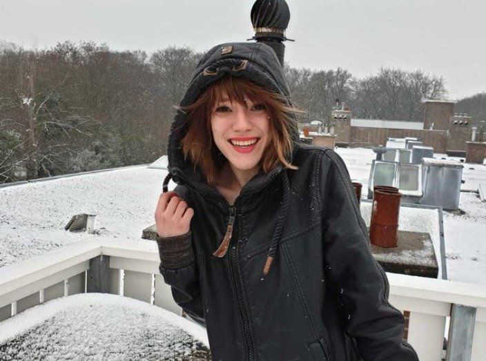 Anne Eden hat Sex im Schnee