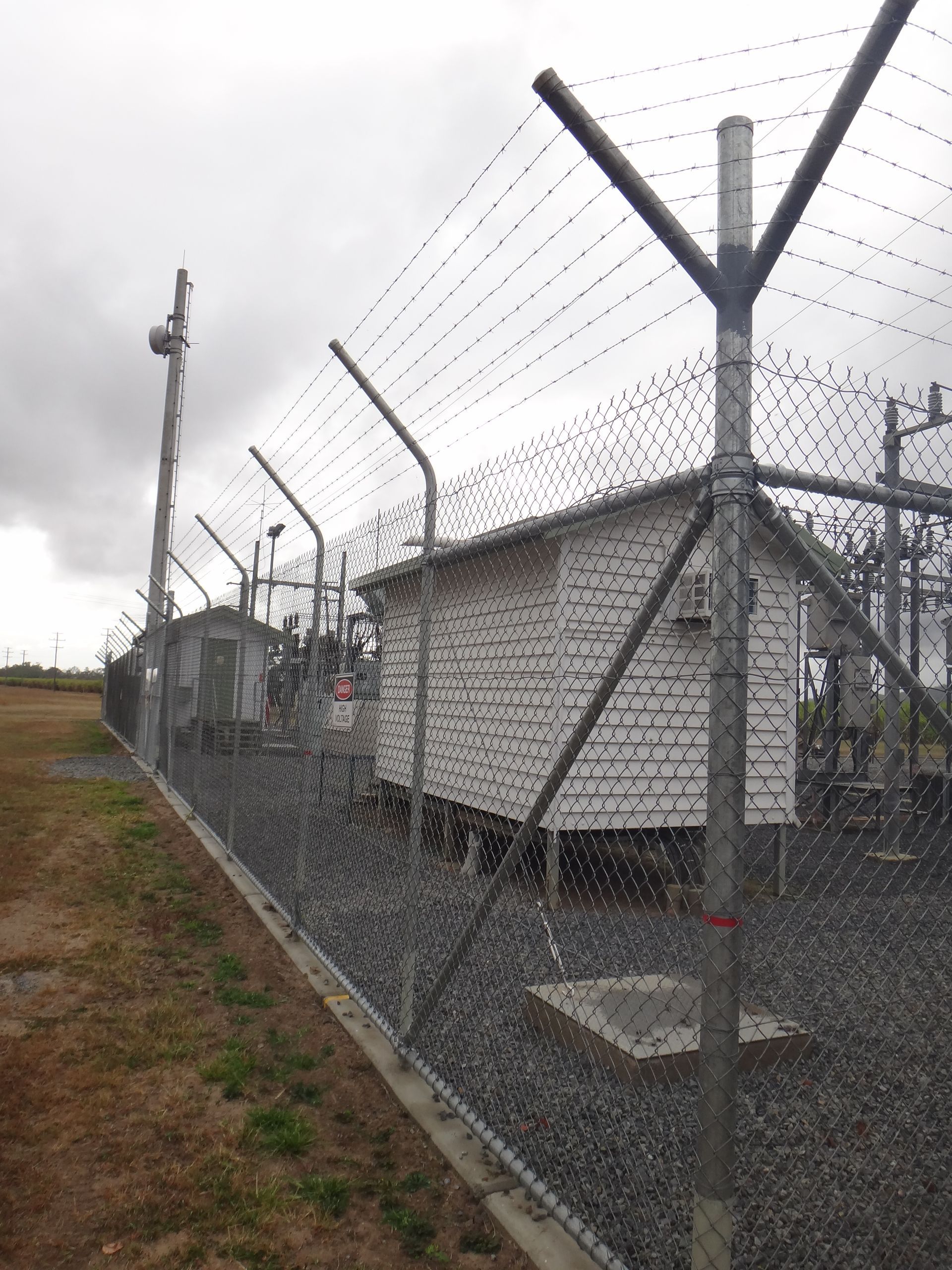 Chain wire fence — Dog Gone Fencing in Townsville, QLD