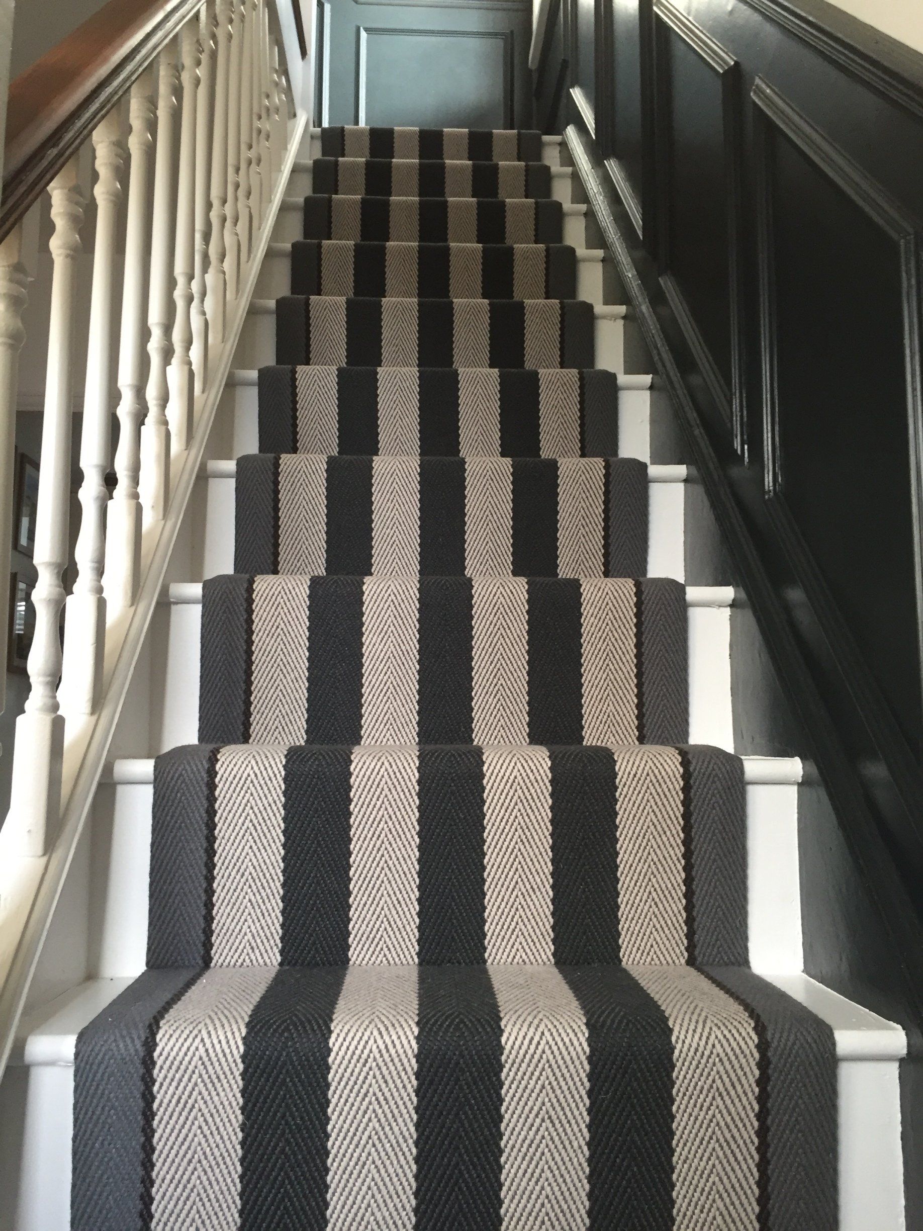 Roger Oates Fitzroy Black 70cm Stair runner