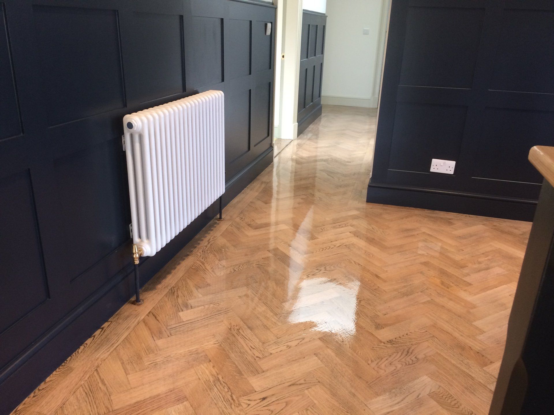 V4 Zig Zag ZB107 Unfinished Oak Herringbone Flooring