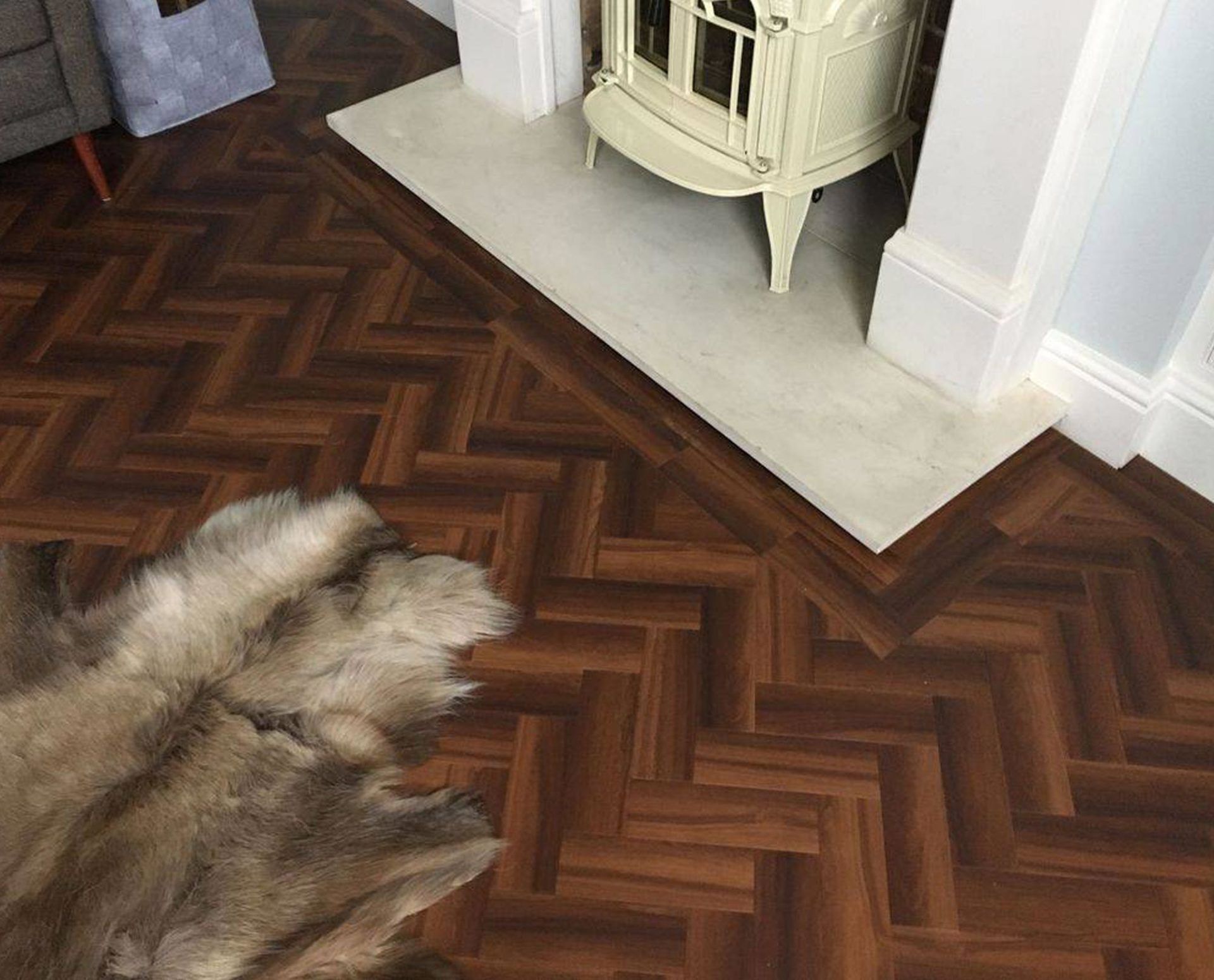 Amtico AR0W7200 in a  large herringbone pattern EP107