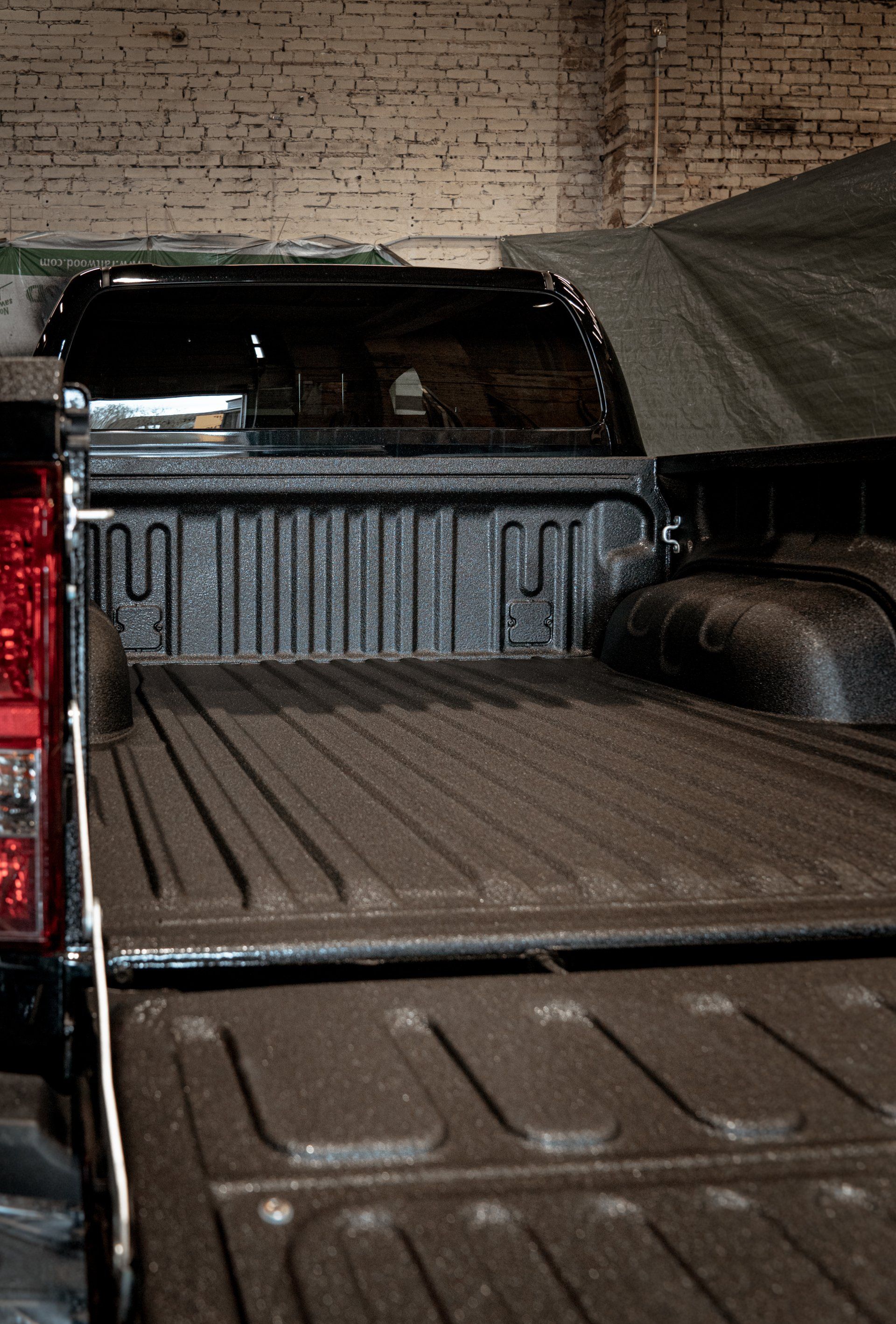 Truck bed liner polyurea coating