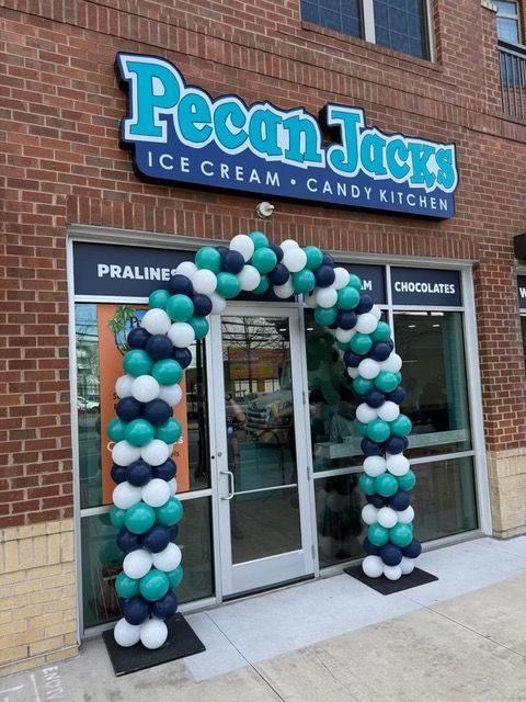A pecan jacks ice cream shop with balloons in front of it