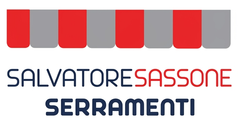 Logo di Salvatore Sassone Serramenti con testo in rosso, grigio e blu navy e grafica di una tenda da sole a righe sopra.