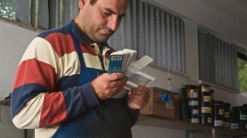 Un tecnico di tipografia