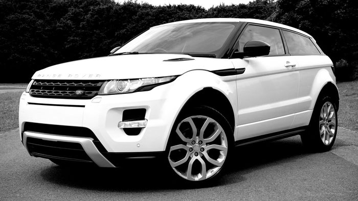 A black and white photo of a white range rover evoque