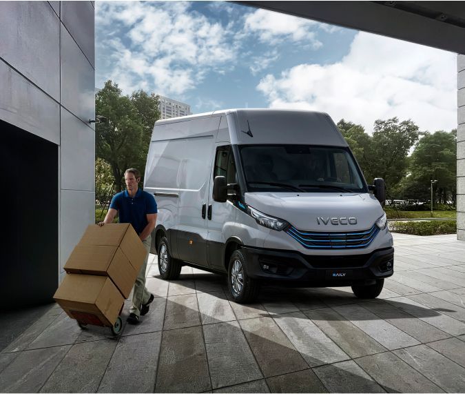 Iveco eDaily allestimento per distribuzione porta a porta  - Emanuelli Service Rimini
