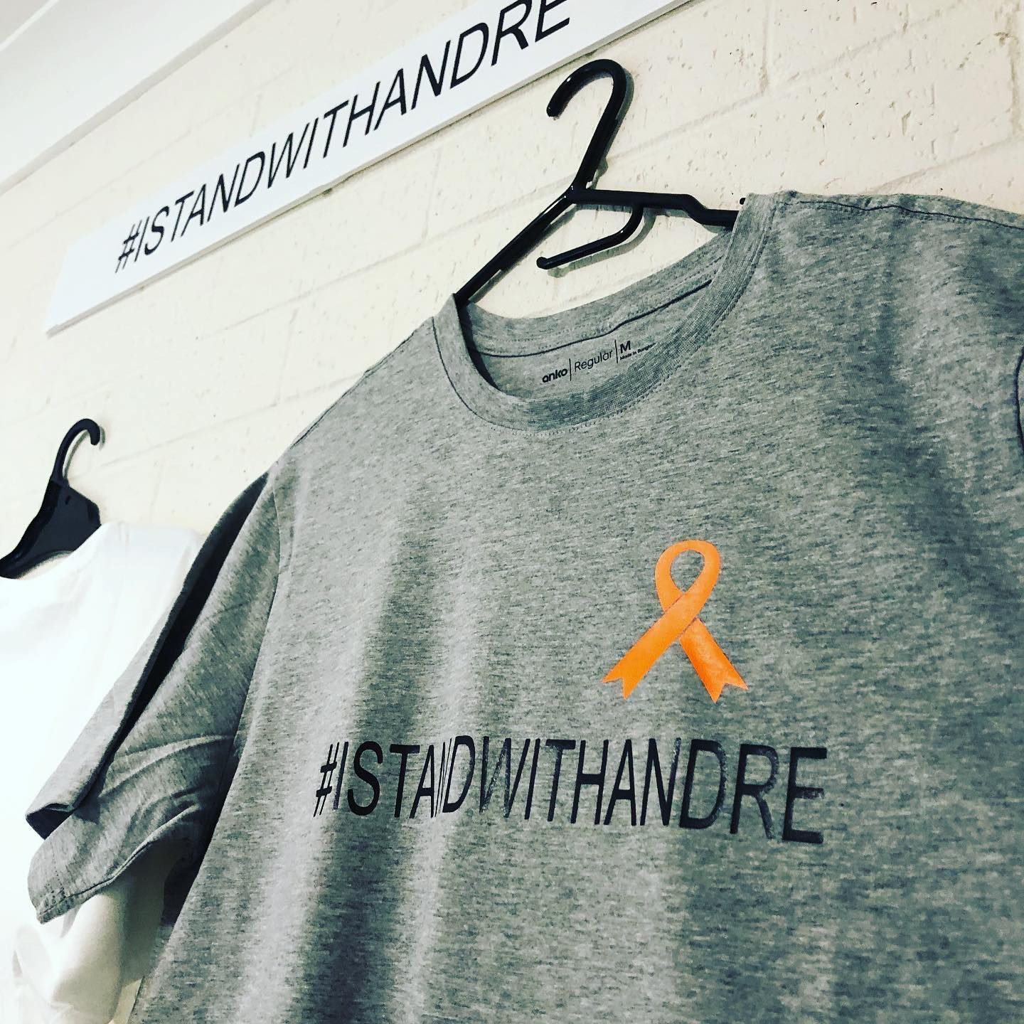 Gray t-shirt with orange ribbon, 