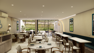 Interior de restaurante com mesas e cadeiras, janela ampla, cores neutras e elementos decorativos na parede.