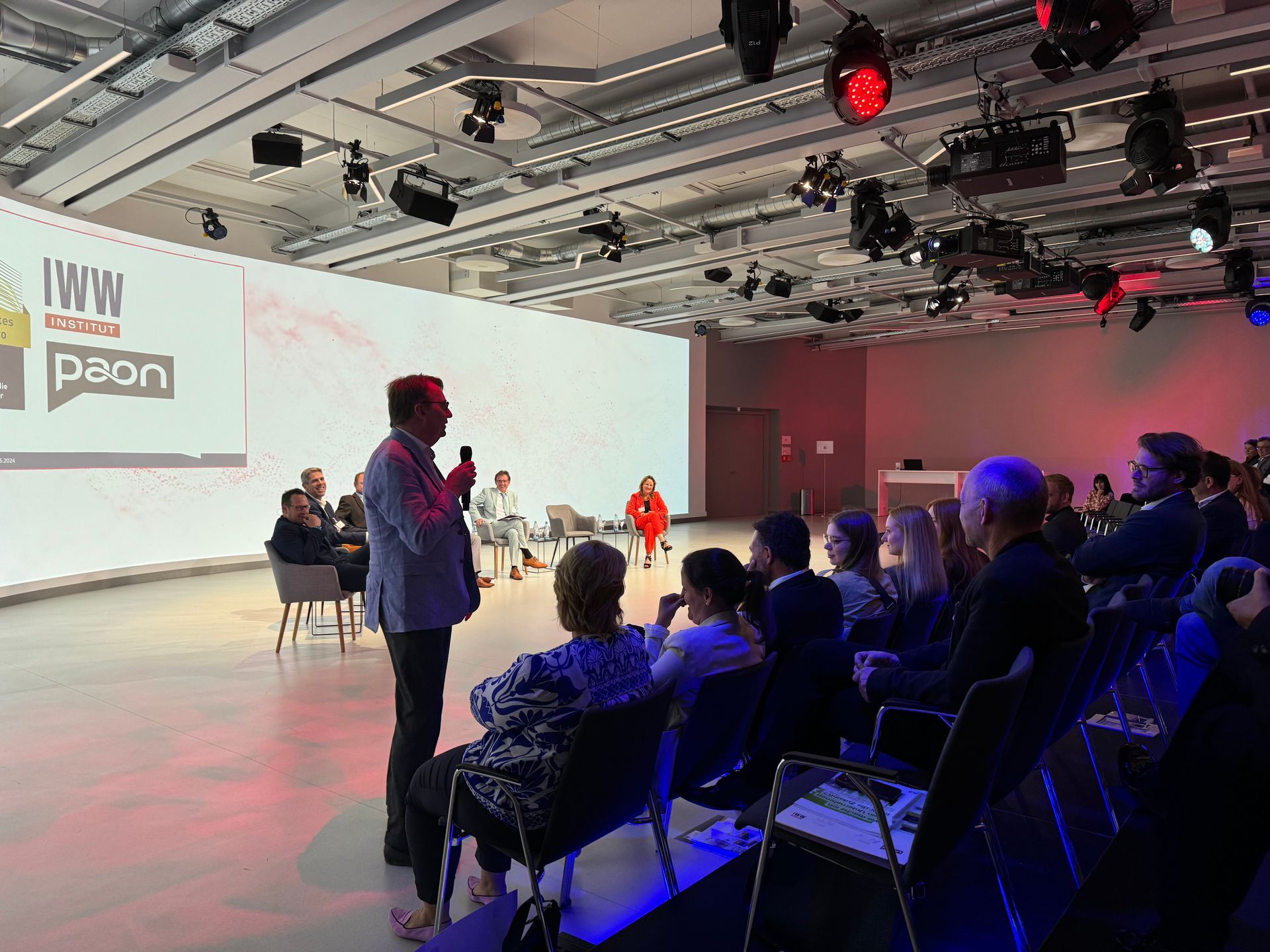 Podium mit Herrn Loof