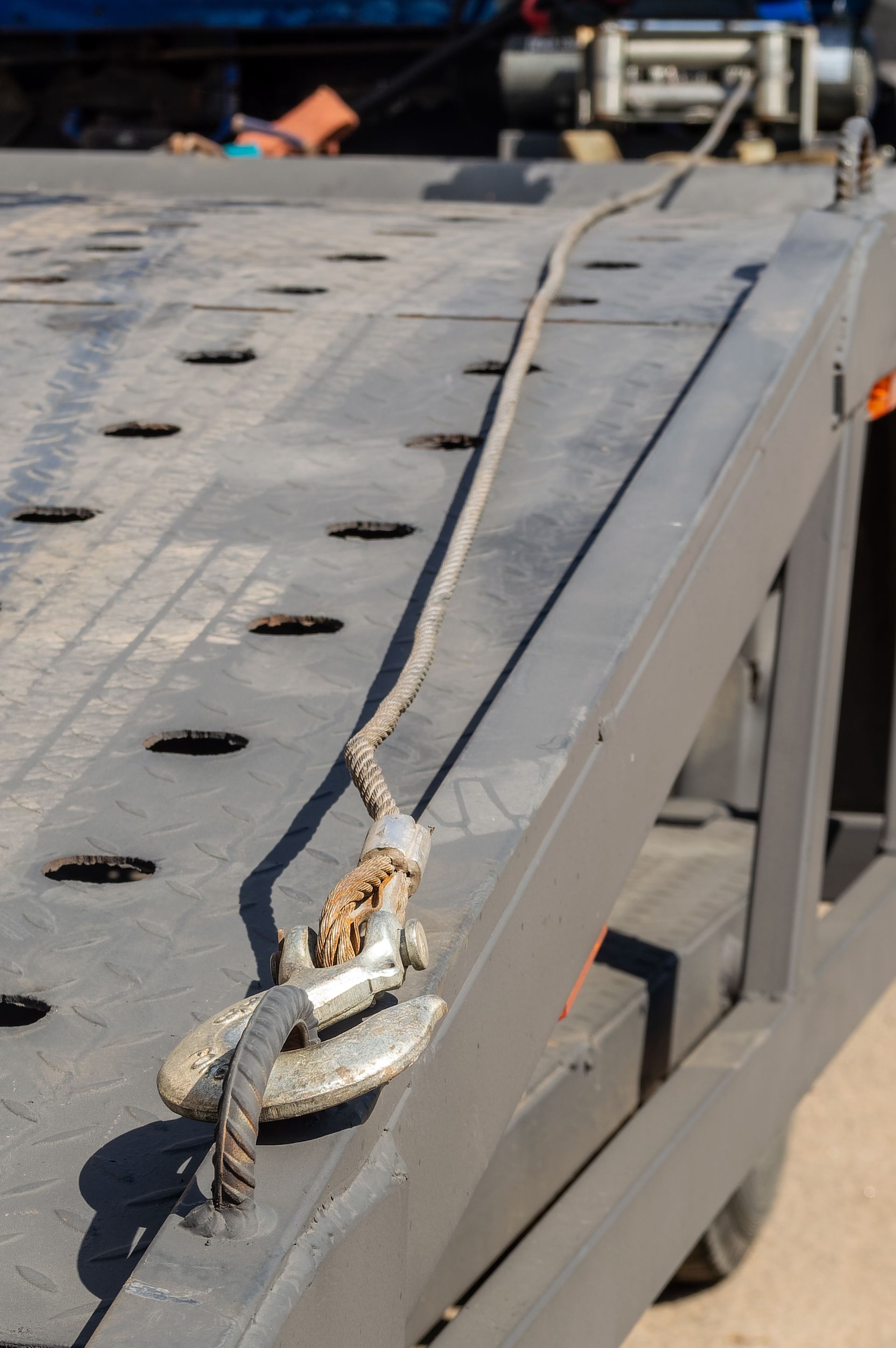 A close up of a tow truck with a rope attached to it.