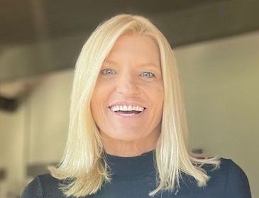 Betsy Johnson headshot