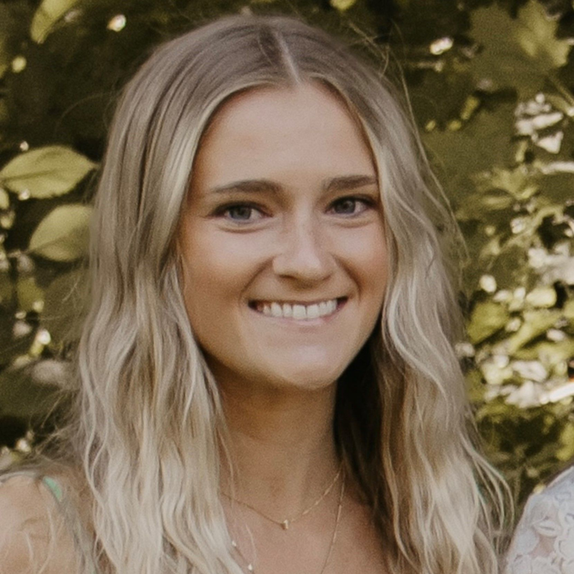 Ellie Handy headshot