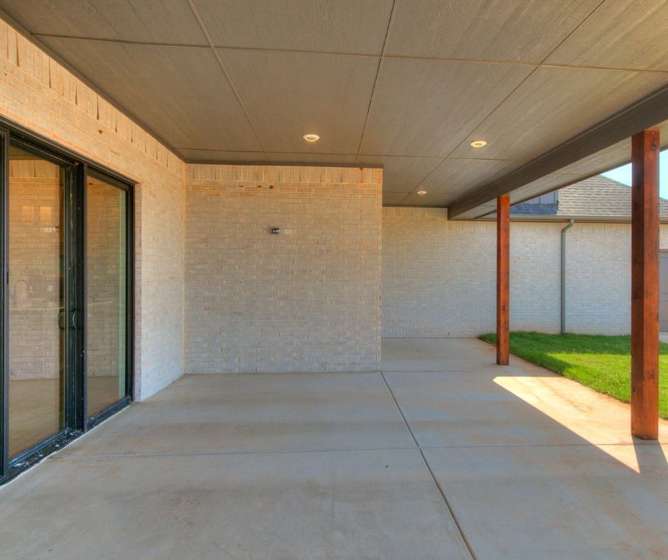 An empty patio with sliding glass doors and a ceiling