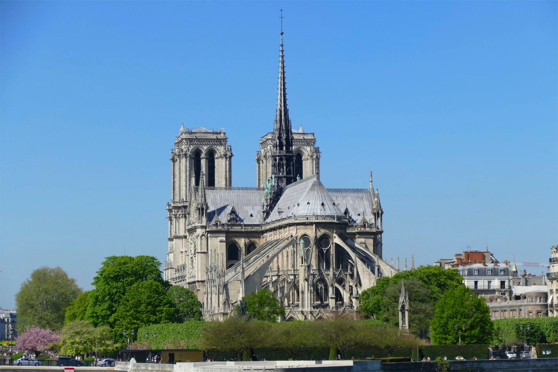 Travel Agent for Notre Dame Paris