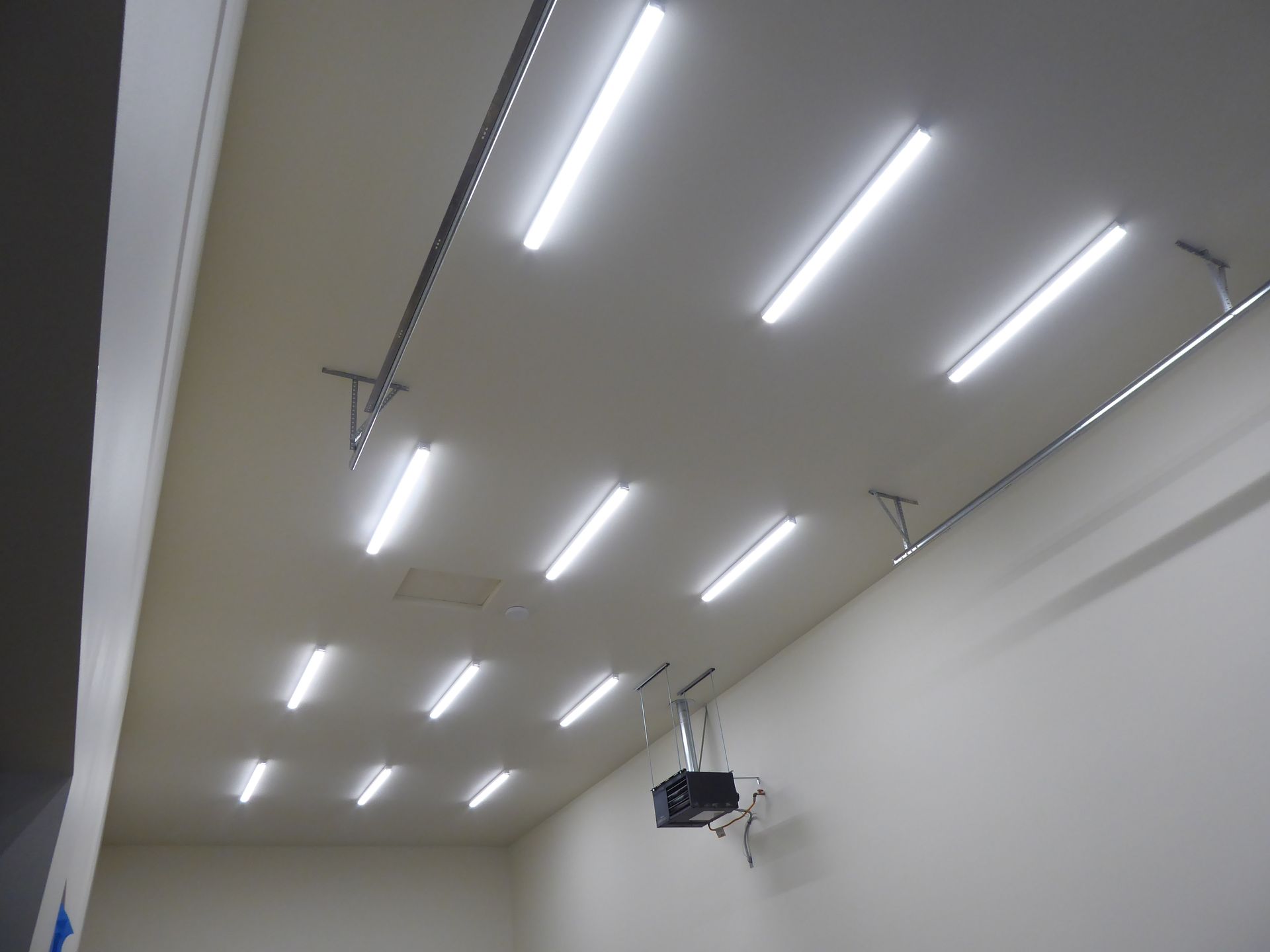 A room with a lot of lights on the ceiling