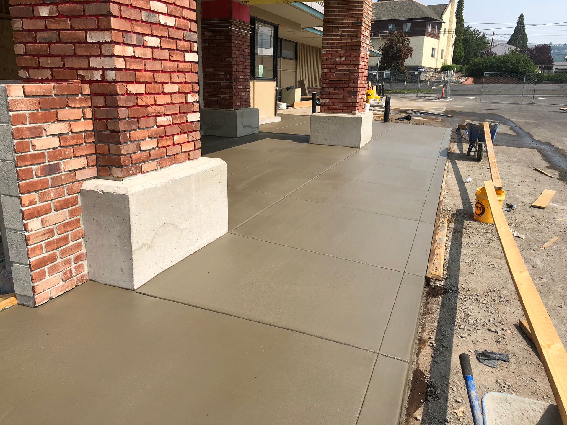 New concrete entrance  with sidewalk in front of a commercial building in Medford, Oregon.