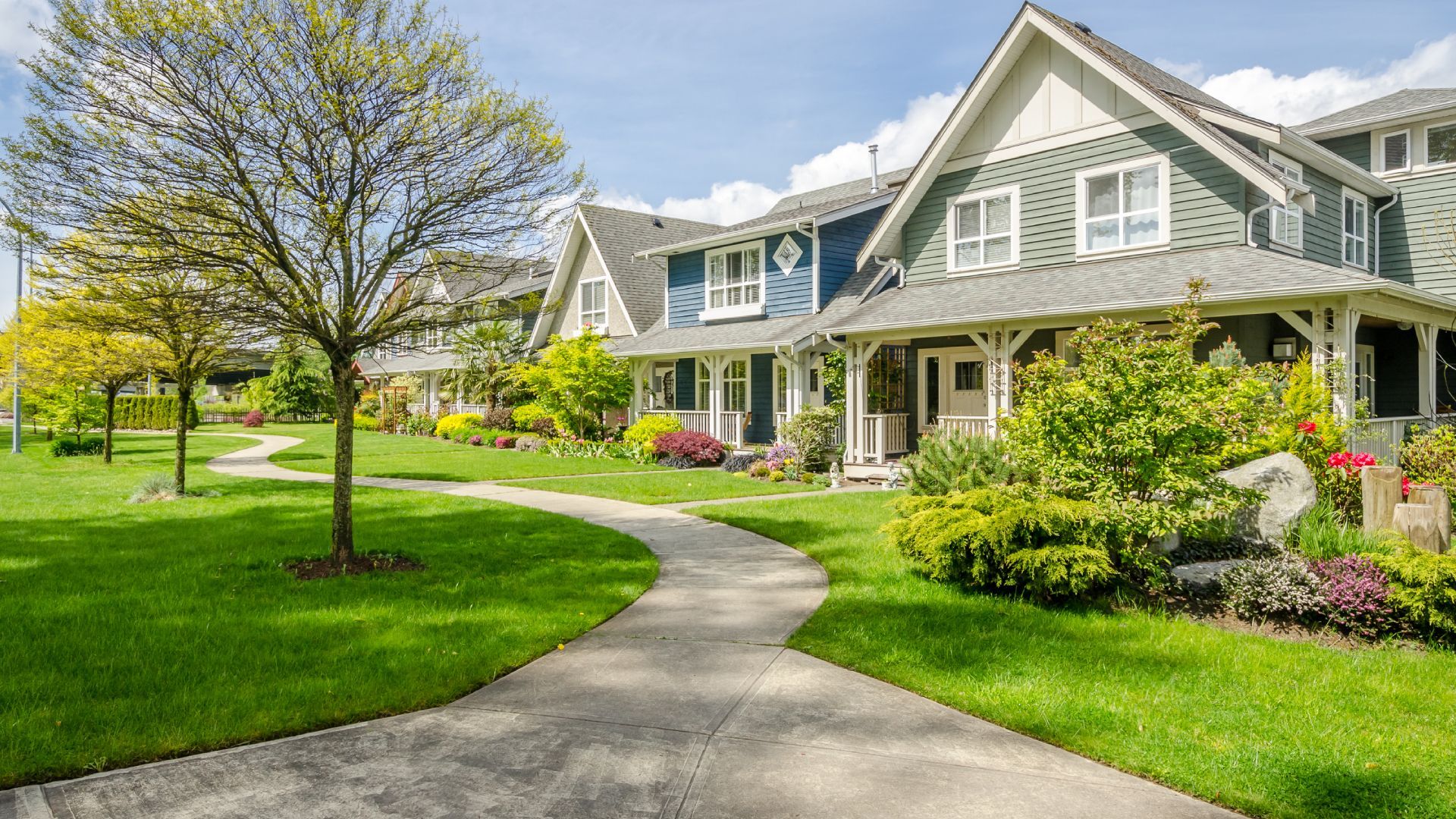 A row of houses sitting next to each other in a residential neighborhood.