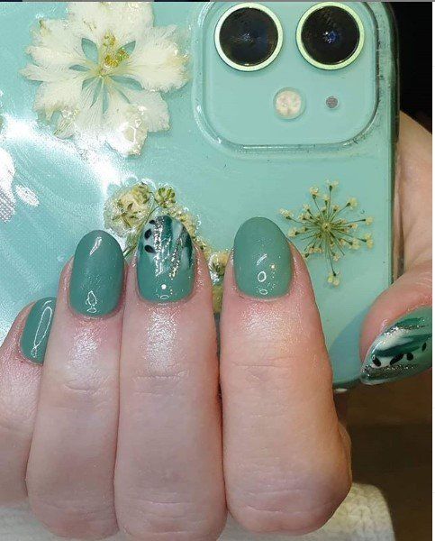 green gel nails