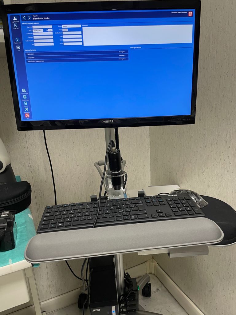 strumento per esame dermatologico