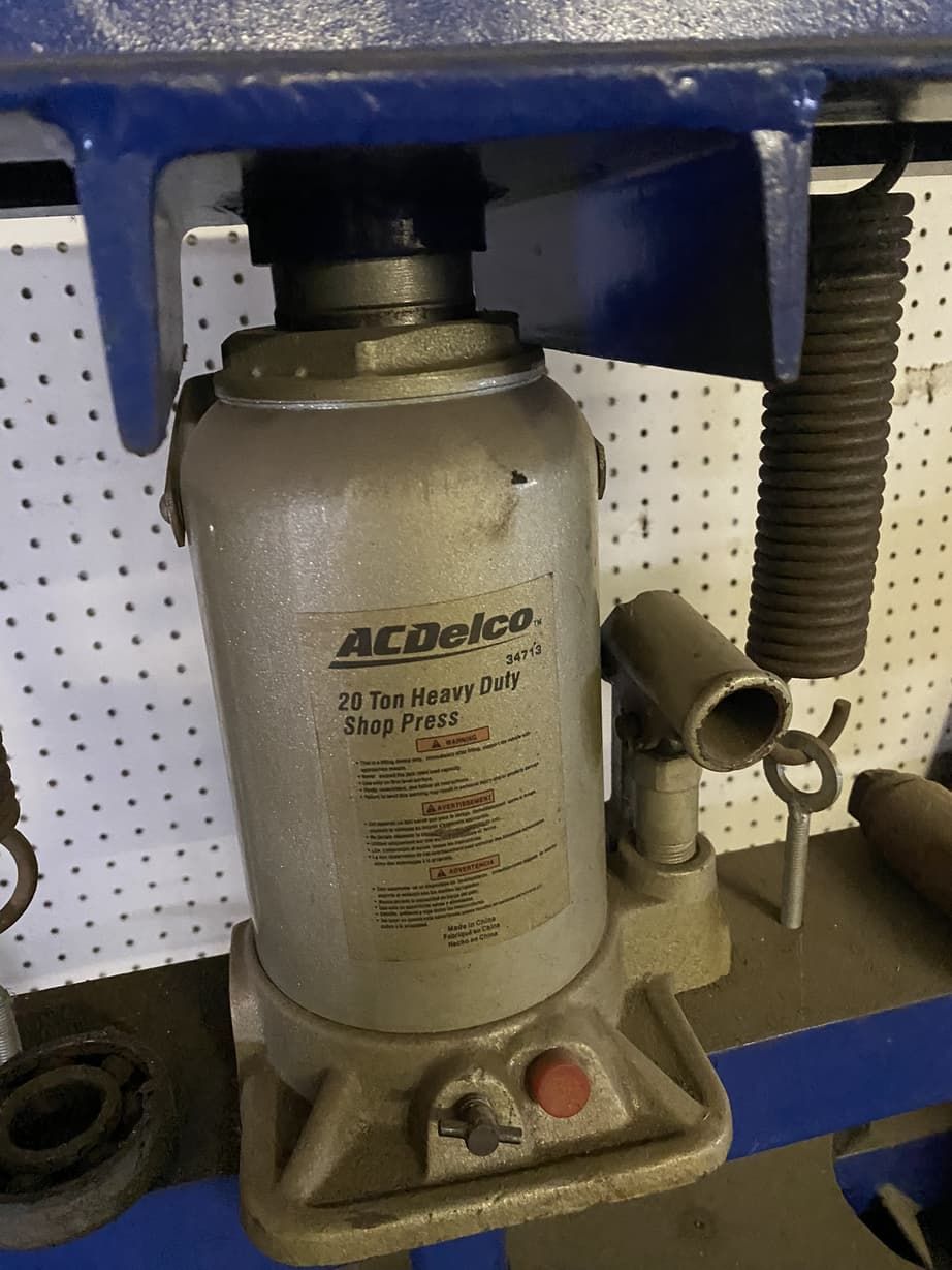 An acdelco bottle jack is sitting on a table