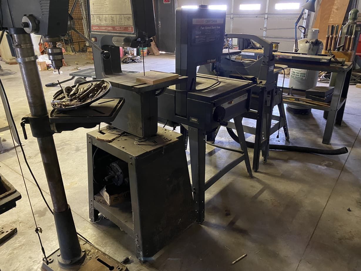 A machine is sitting on top of a table in a garage.