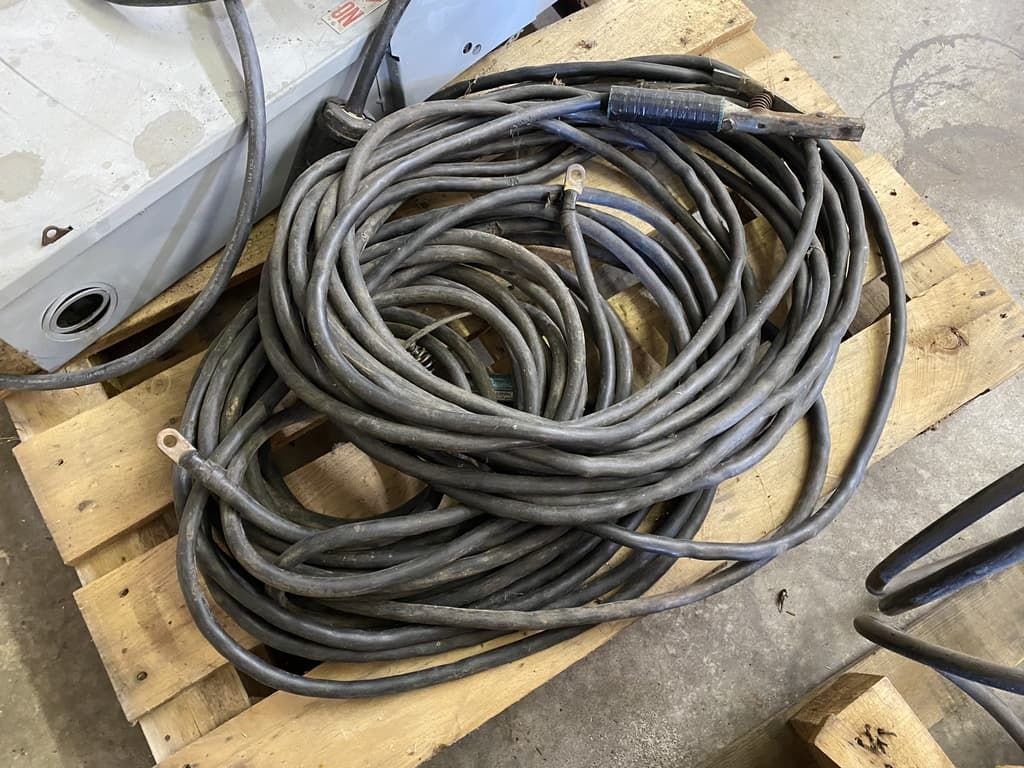 A bunch of wires are sitting on top of a wooden pallet.