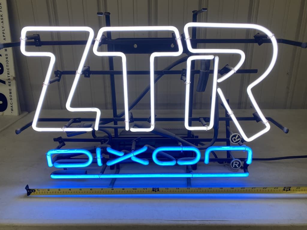 A neon sign that says ztr on it