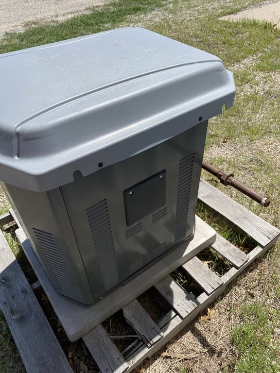 A gray box is sitting on top of a wooden pallet.