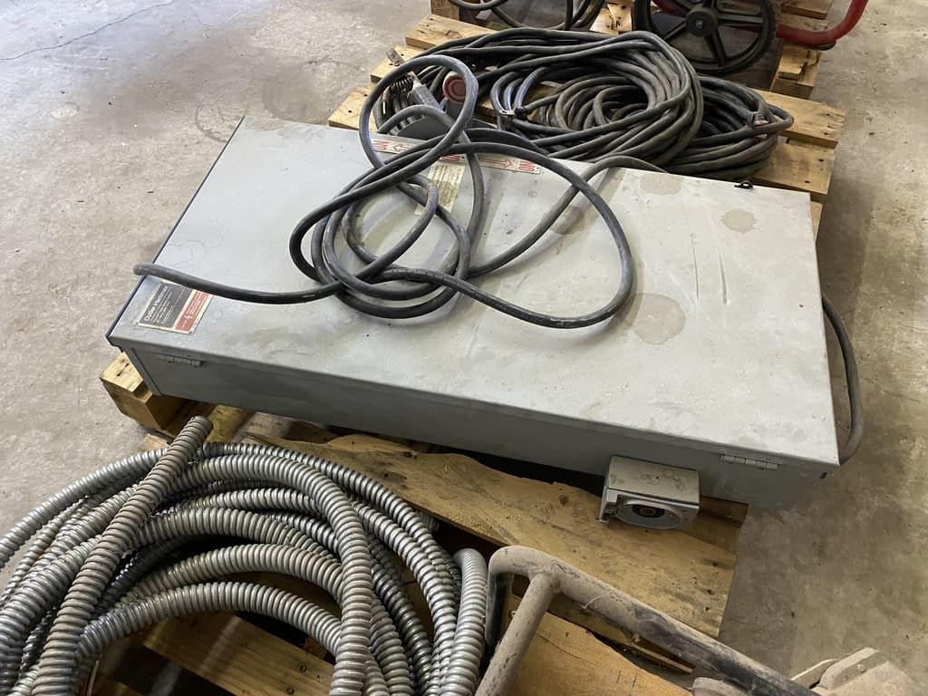 A bunch of wires are sitting on top of a wooden pallet.