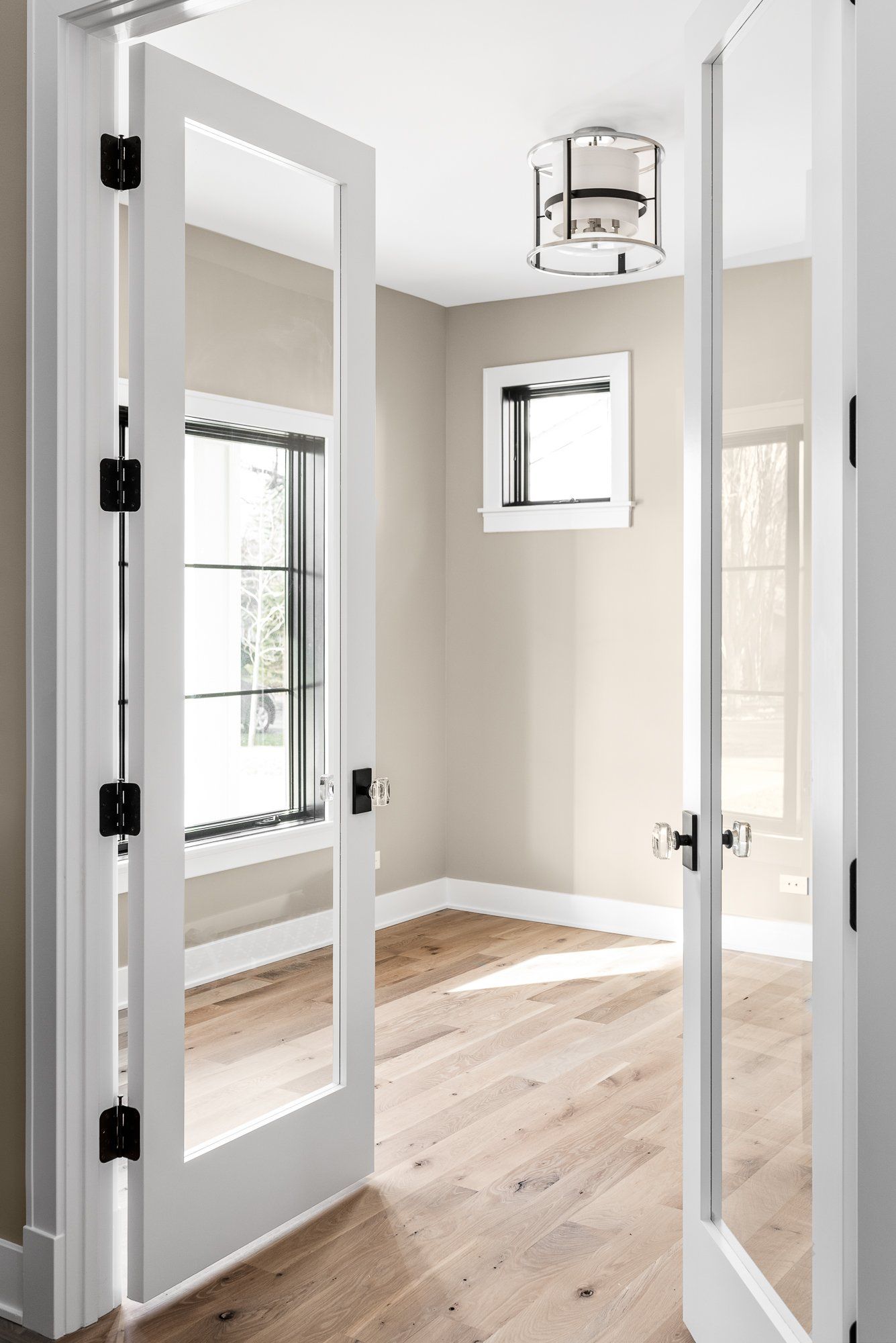 A room with a mirrored door and a window.